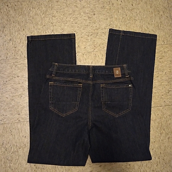 NWOT! IZOD Classic Boot Cut Jeans, 8 - Picture 15 of 16
